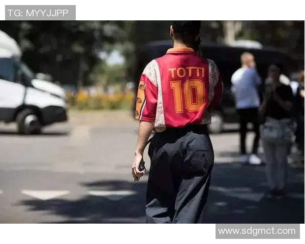 足球明星时尚搭配解析男士衣服选择技巧与潮流趋势分享
