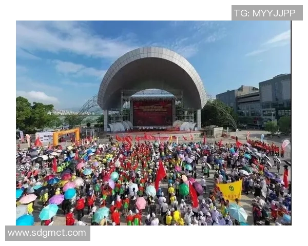大连足球明星亲自打造的特色店铺引领时尚潮流与美食新风尚