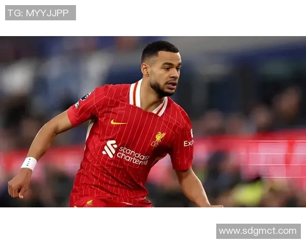 红色衣服的足球明星背后故事及其代表号码的深意解析